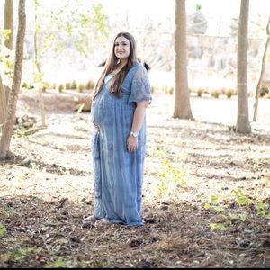 Stunning maternity dress!